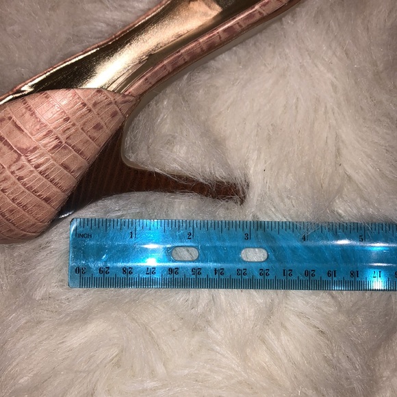 Nine West Rose Gold vintage heels. Size 8 1/2 - Picture 3 of 6